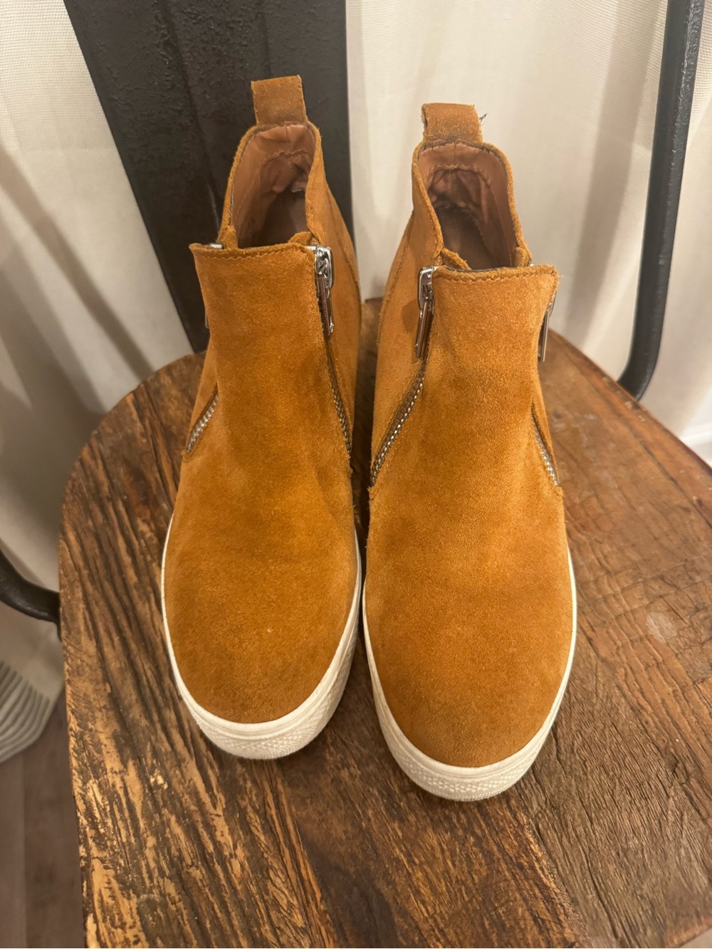 Steve Madden Vexed-S Suede Hidden Wedge Sneakers – Cognac – Size 8M